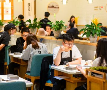 重庆酸辣粉加盟：选对品牌，开启财富之旅！行业前景一片光明！